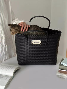 Minimalist Handwoven Plastic Basket Bag Trendy Shoulder Handbag for Women Casual Summer New Style Folk Art Embroidery Design