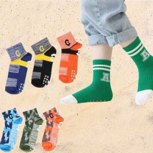 Non Skid Sticky Grip Socks for children Anti Slip Fitness Socks Antibacterial deodorant treatment
