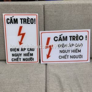 Cấm trèo! Điện áp cao nguy hiểm chết người (mica 24 x 36cm)