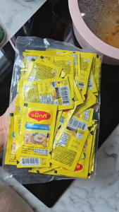 ซอสแม็กกี้ แบบซองพกพา (น้ำหนัก5มล./ซอง) มีให้เลือก10ซอง และ50ซอง สำหรับใช้เหยาะ หรือจิ้ม  อร่อย สะดวก กินเจทานได้