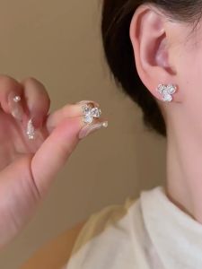LYNNROMAN | Bông Tai Hình Hoa Ba Lá May Mắn