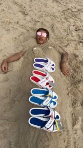 รองเท้าแตะสกอลล์ในตำนานยุคเก้าศูนย์