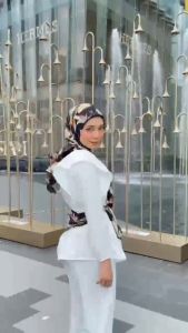 Koyu Hijab Segiempat Motif Leaf Maple (Autumn Series)