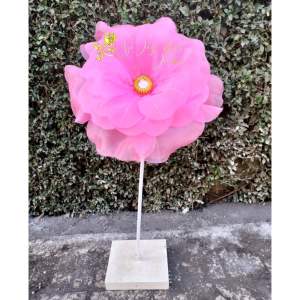 standing bunga giant flower motif bunga Mawar dekorasi pelaminan / giant flower photogrgraphi / bunga hias