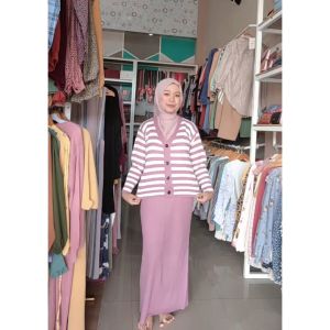 Anindya Fashion Presents Setelan Rok Rajut Import Wanita Kekinian Cardi Kancing Salur Padukan Gaya dan Kenyamanan dengan Setelan Fashion Terbaru
