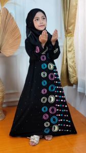 Gamis Abaya Turki Anak Perempuan & Kerudung Motif Donat Umur 2-12 Tahun: Baju Hitam Id Al Habsyi Terbaru Lebaran 2024