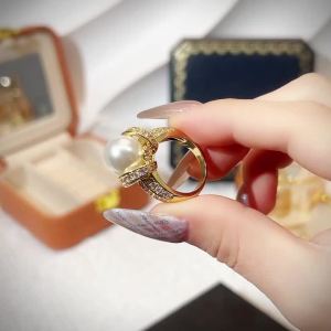 Nhẫn Cưới Màu Vàng Thanh Lịch Huitan Với Ngọc Trai Giả Và Đá CZ Sáng Bóng Phụ Kiện Thời Trang Dành Cho Nữ Trong Lễ Cưới