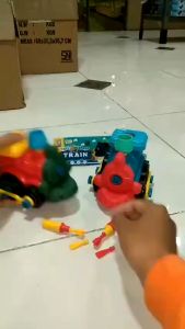 Mainan Anak Bongkar Pasang Funny Kereta Api Set Obeng OCT 5743 DIY Kendaraan Transportasi Terbaru Bahan Plastik Kemasan Kantong Tanpa Menggunakan Baterai Dorong Manual | Mainan Kereta Api Bongkar Pasang Set Hadiah Anak Cowok