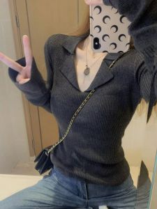 Áo Len Dệt Kim Cổ Chữ V Tay Dài Màu Xám Cho Nữ Mùa Thu Thiết Kế Áo Lót Bên Trong Áo Len Cardigan Phong Cách Hàn Quốc