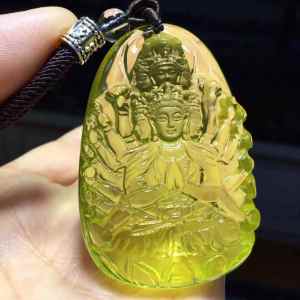 Natural yellow crystal thousand hand Guanyin pendant ✨🍃 master carving 🙏 Guanyin posture demure and beautiful kind eyes meaning everything goes well protect sentient beings great compassion size: 51*34*18mm