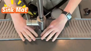 ซิลิโคนอ่างล้างจาน Splash Guardลาดอัพเกรดก๊อกน้ําอ่างล้างจาน Gadgets-Splash Guard หลังก๊อกน้ําหยด Catcher สําหรับห้องครัว