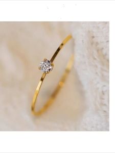 ไม่ลอก แฟชั่นเรียบๆ OYJR เสริมสร้างปวดใส แหวนสแตนเลส แหวนเพชร สำหรับผู้หญิง