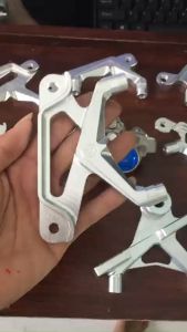 Heo dầu moto3 4piston Màu xanh dương kèm pát CNC