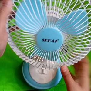 H92 Kipas Angin Meja SEKAI PORTABLE 9 inchDesk Fan Duduk 9" SNI Original meja in 2 kecepatan putaran 180 derajat desain kompak fungsionalitas kerja ruang tamu kamar tidur sejuk arah aliran Ukuran baling Daya 25 w Efisien praktis udara Desain minimalis SEK