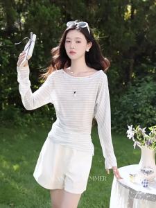 Áo Thun Nữ Trễ Vai Sọc Xanh Cho Mùa Thu Sớm