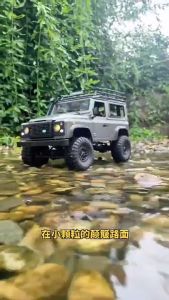 Đồ chơi ô tô địa hình Land Rover Defender truyền động 4 bánh điều khiển từ xa (RC car) cho bé