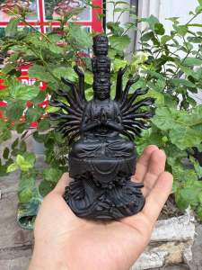 Tượng phật bà trên ô tô phòng trà ngìn tay mỗi ngàn tay thể hiện năng lực cứu độ vô biên gỗ bách mun trắc cao 15-10-6cm