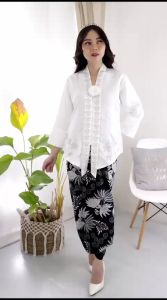Terbaru Atasan Kebaya Encim Modern Dengan Aplikasi Mote2