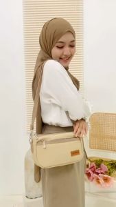 Tas Selempang Mini Diana Bag Ainun\\n\\n Apa Itu Tas Selempang Mini Diana?\\n\\nTas selempang mini Diana adalah tas yang dirancang khusus untuk wanita yang mencari gaya yang stylish dan praktis. Tas selempang mini Diana hadir dengan desain yang kompak dan elegan, menjadikannya pilihan ideal untuk berbagai kesempatan, mulai dari acara formal hingga acara santai.\\n\\n Keunggulan Tas Selempang Mini Diana\\n\\nTas selempang mini Diana memiliki beberapa keunggulan yang menjadikannya pilihan ideal bagi para wanita. Beberapa keunggulan tersebut antara lain:\\n\\n- **Desain Stylish**: Tas selempang mini Diana dirancang dengan gaya yang modern dan stylish, menjadikannya pilihan ideal untuk berbagai kesempatan.\\n\\n- **Kompak dan Praktis**: Tas selempang mini Diana dirancang dengan ukuran yang kompak, sehingga mudah dibawa ke mana pun Anda pergi.\\n\\n- **Kualitas Material**: Tas selempang mini Diana terbuat dari bahan berkualitas tinggi yang tahan lama dan nyaman digunakan.\\n\\n Cara Memilih Tas Selempang Mini Diana yang Tepat\\n\\nUntuk memilih tas selempang mini Diana yang tepat, ada beberapa hal yang perlu dipertimbangkan:\\n\\n- **Warna**: Pilih warna tas yang sesuai dengan gaya pakaian Anda atau warna favorit Anda.\\n\\n- **Material**: Perhatikan kualitas material tas untuk menjamin keawetan dan kenyamanan penggunaan.\\n\\n- **Ukuran**: Pastikan ukuran tas sesuai dengan kebutuhan Anda, baik untuk acara formal maupun santai.\\n\\n Mengapa Tas Selempang Mini Diana Populer?\\n\\nTas selempang mini Diana populer karena memiliki beberapa fitur yang menjadikannya pilihan ideal bagi para wanita. Beberapa alasan mengapa tas selempang mini Diana populer antara lain:\\n\\n Desain Stylish Tas Selempang Mini Diana\\n\\nDesain stylish tas selempang mini Diana membuatnya menjadi pilihan ideal untuk berbagai kesempatan, mulai dari acara formal hingga acara santai. Desain tas selempang mini Diana yang modern dan elegan menjadikannya pilihan ideal bagi para wanita yang mencari gaya yang stylish dan praktis.\\n\\n Kompak dan Praktis Tas Selempang Mini Diana\\n\\nTas selempang mini Diana dirancang dengan ukuran yang kompak, sehingga mudah dibawa ke mana pun Anda pergi. Tas selempang mini Diana juga dilengkapi dengan berbagai fitur praktis seperti kantong internal dan eksternal yang memudahkan Anda membawa barang-barang penting.\\n\\n Cara Menggunakan Tas Selempang Mini Diana dengan Efektif\\n\\nUntuk menggunakan tas selempang mini Diana dengan efektif, ada beberapa hal yang perlu diperhatikan:\\n\\n Tips Memadukan Tas Selempang Mini Diana dengan Pakaian\\n\\nMemadukan tas selempang mini Diana dengan pakaian yang tepat akan membuat penampilan Anda semakin menarik. Berikut beberapa tips memadukan tas selempang mini Diana dengan pakaian:\\n\\n- Pilih warna tas yang sesuai dengan warna pakaian Anda atau warna favorit Anda.\\n\\n- Padukan tas selempang mini Diana dengan pakaian yang sesuai dengan acara yang akan Anda hadiri, baik itu acara formal maupun santai.\\n\\n Membawa Barang Penting dengan Tas Selempang Mini Diana\\n\\nTas selempang mini Diana dilengkapi dengan berbagai fitur praktis yang memudahkan Anda membawa barang-barang penting. Beberapa fitur tersebut antara lain:\\n\\n- Kantong internal dan eksternal yang memudahkan Anda menyimpan barang-barang penting.\\n\\n- Bisa digunakan sebagai tas selempang atau tas tangan, tergantung pada kebutuhan Anda.\\n\\n Kesimpulan\\n\\nTas selempang mini Diana adalah pilihan ideal bagi para wanita yang mencari gaya yang stylish dan praktis. Tas selempang mini Diana memiliki desain yang modern dan elegan, serta dilengkapi dengan berbagai fitur praktis yang memudahkan Anda membawa barang-barang penting. Dengan memilih tas selempang mini Diana, Anda bisa tampil menarik dan percaya diri di mana pun Anda pergi.\\n\\n Manfaat Tas Selempang Mini Diana untuk Anda\\n\\nTas selempang mini Diana memiliki beberapa manfaat yang menjadikannya pilihan ideal bagi para wanita. Beberapa manfaat tersebut antara lain:\\n\\n- Menyediakan gaya yang stylish dan praktis untuk berbagai kesempatan.\\n\\n- Dilengkapi dengan berbagai fitur praktis yang memudahkan Anda membawa barang-barang penting.\\n\\n- Dirancang dengan kualitas material yang tahan lama dan nyaman digunakan.\\n\\nJadi, tunggu apa lagi? Segera miliki tas selempang mini Diana dan rasakan manfaatnya untuk penampilan Anda!\"