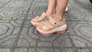 DÉP SANDAL NHỰA ĐI MƯA CROCS MEGA CRUSH CAO 8CM CHO NỮ màu nâu hồng tặng 14 stic
