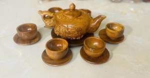 Bộ tách chén uống trà phong thủy gỗ bách trạm hình con cua (kt /18/12/10)