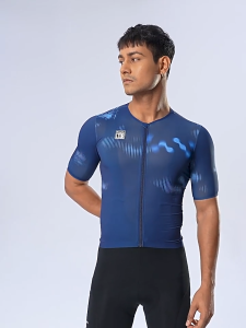 Santic ผู้ชายขี่จักรยานเสื้อป้องกันรังสียูวี UPF50 + เสื้อแขนสั้นจักรยานกีฬาระบายอากาศ