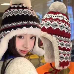 หมวกแก๊ปหมวกถักอบอุ่นปุยนุ่มฤดูหนาวลายนอร์ดิกผู้หญิงสไตล์ญี่ปุ่นเครื่องป้องกันหูเกล็ดหิมะ Topi Motor ปองกันโดยทำให้หนาขึ้นเย็นใช้ได้ทั้งชายและหญิง