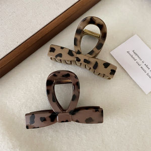 2025 New Medium Leopard Print Hair Claw Clip for Women Half Updo Small Size Shark Tooth Clip Fashionable Matte Finish