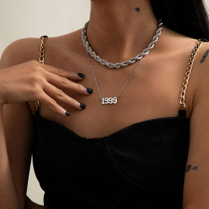 สร้อยคอจี้ตัวอักษรสไตล์ย้อนยุคเรียบง่ายสำหรับผู้หญิง เครื่องประดับแฟชั่นอเนกประสงค์ จี้ตัวอักษร โซ่ลูกปัดแบบยืดหยุ่น