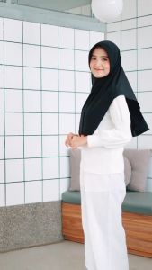 Paket Usaha Bergo Instan Alena Jersey Premium & Hijab Jersey Pinguin Size L