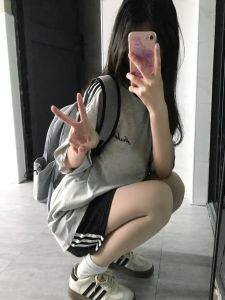 กางเกงขาสั้นกีฬาคอตตอนสีดำ ทรงหลวม กางเกงขาสั้นทรงตรงสำหรับวิ่ง ทรงเอวสูง กางเกงขาสั้นสำหรับวิ่งในช่วงฤดูร้อน กางเกงขาสั้นทรงอเมริกันสำหรับผู้หญิง