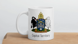 คูลเลอร์คิง Capital Territory Australia Coat Of Arms   แก้วกาแฟ 11 หรือ 15 ออนซ์ สีขาว – เหมาะสำหรับชา กาแฟ และของขวัญ ของที่ระลึก