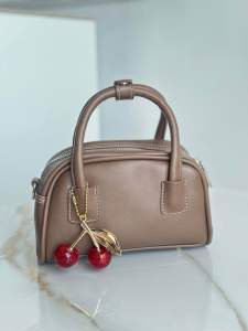 AMIRACO Tas Vio Gratis Gantungan dan Tali Panjang Soulderbag Leather Wanita