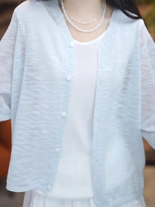 Shalldoer | เสื้อเชิ้ตแขนยาวป้องกันแสงแดดแบบบางหลวมๆ ระบายอากาศได้ดีสำหรับผู้หญิง สไตล์เกาหลี คอวี ทรงปกติ เสื้อคลุมกันหนาวผ้าฝ้ายผสมโพลีเอสเตอร์