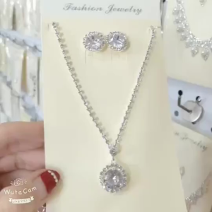 Set Perhiasan Elegan YADORNOS Kalung dan Anting Berlian Imitasi Zirkon Zeta