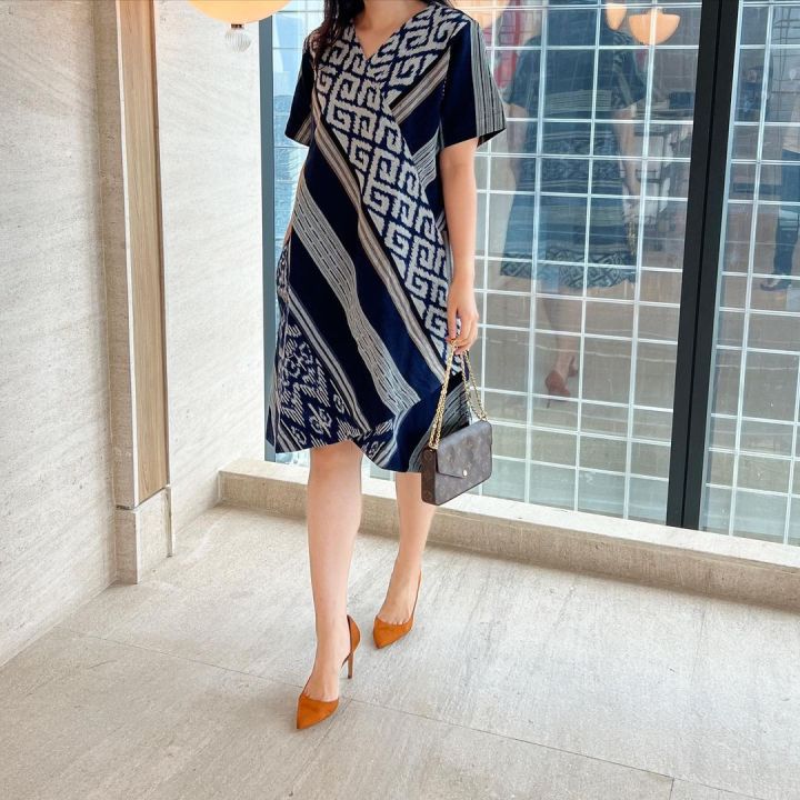 dress tenun modern Rekomendasi Model Baju Tenun Wanita Modern