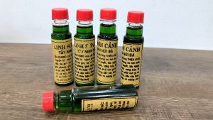 Dầu phong - Linh Sơn Cảnh núi bà Tây Ninh (chai nhựa)