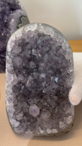 Natural Brazil Amethyst Geode Medium 9 x 9 x 14 cm 1.3 kg | Self-Standing Light Purple Quartz | Home Decor | Unique Gift | High Luster