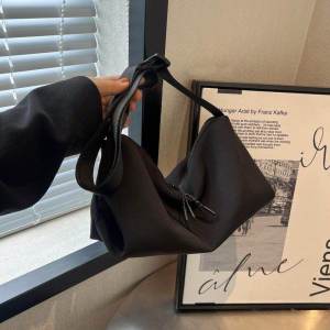 Fashionable Nylon Shoulder Bag Womens Large Capacity Casual Crossbody Bag City Simple Style Daily Match Soft Polyester Material