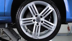 GYEON Q²M IRON 4000 ML.น้ำยากำจัดคราบผงเบรค ผงเหล็ก ใช้สำหรับสีรถ และภายนอกตัวรถ