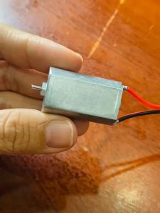 Motor mô tơ 180 hàn sẵn dây 10cm 3V 37V tốc độ 12500 rpm trục 2mm mới 100% dùng DIY - HM0409