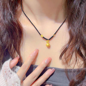 Fashionable Simple Apple Pendant Necklace Gold Plated Womens Style Christmas Eve Gift for Girlfriend Cute Jewelry Accessory