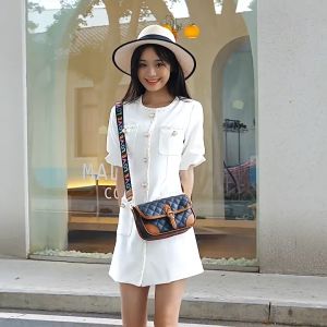 กระเป๋าผู้หญิง กระเป๋าสะพายไหล่ หนัง PU ทรงสี่เหลี่ยม เข้ากับทุกการแต่งกาย แฟชั่นเรียบง่าย สําหรับเด็กผู้หญิง 2024