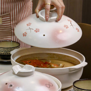 ชุดชุดหม้อปรุงอาหารลายดอกซากุระที่วาดด้วยมือสไตล์ญี่ปุ่นพร้อมฝาหม้อเซรามิกบนโต๊ะอาหารชุดหม้อปรุงอาหารพร้อมฝาปิดชุดหม้อปรุงอาหารภาชนะทำจากข้าวโพด