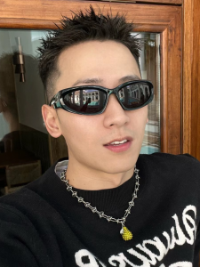 แว่นกันแดดสีดำแบบกีฬากลางแจ้ง 2024 สำหรับผู้ชาย แว่นกันลมป้องกันแสงแดด แว่นกันแดดแบบกีฬาที่สวมใส่สบาย ทรงสี่เหลี่ยมจัตุรัส