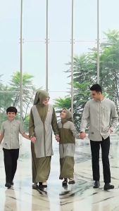 MUTIF Gamis TRINA & Koko PRABU Pale Olive Terbaru Sarimbit Keluarga Muslim Lebaran Panjang Katun S-3XL