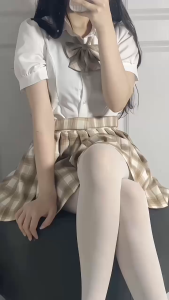 Quần Tất Màu Trắng Với Thiết Kế Thoáng Mát Cùng Chất Liệu Mềm Mại Thoáng Khí Chị Em Phối Đồ CỰC KÌ Dễ Dàng