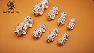 [HCM]Charm tỳ hưu bạc trắng xỏ ngang - NQ Jewelry