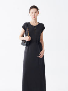 Simplified Elegant Grey Knitted Dress with Round Neck and Waistband