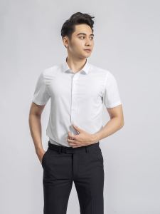 Áo sơ mi trắng ngắn tay Aristino ASSR03 trắng trơn sợi tre dáng slimfit ôm tôn dáng tà lượn